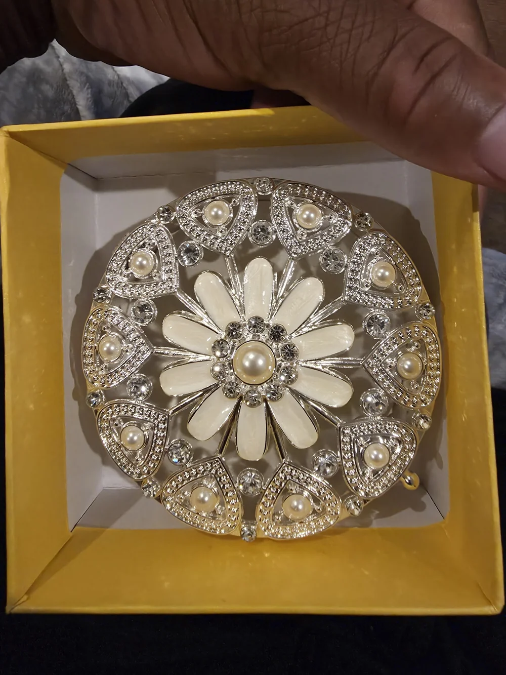 Decorative Pearl & Crystal Compact Mirror - Cream and Gold